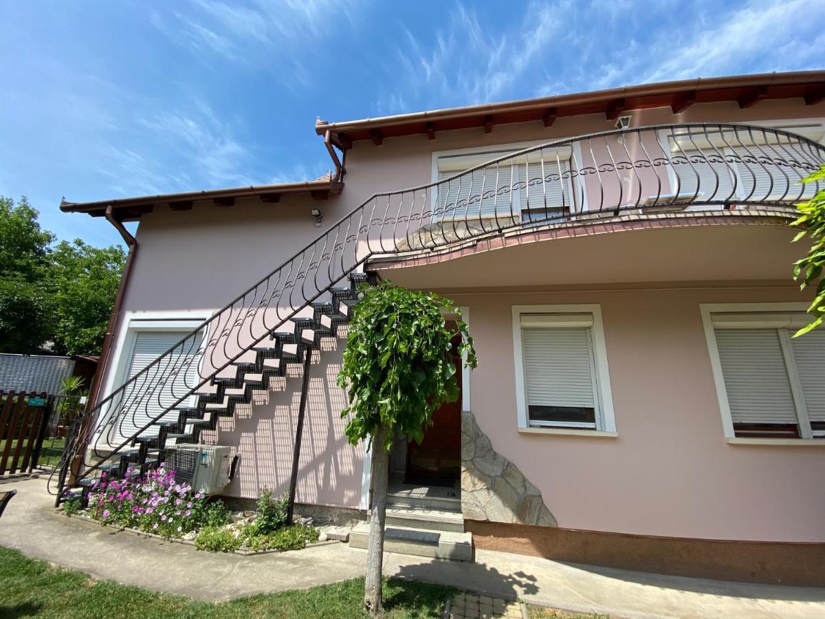 Do-Ti Apartmanhaz Balatonlelle Buitenkant foto