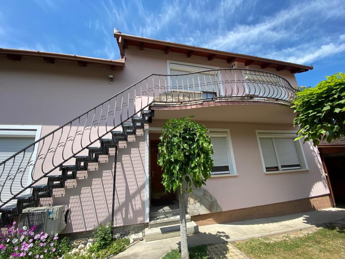 Do-Ti Apartmanhaz Balatonlelle Buitenkant foto