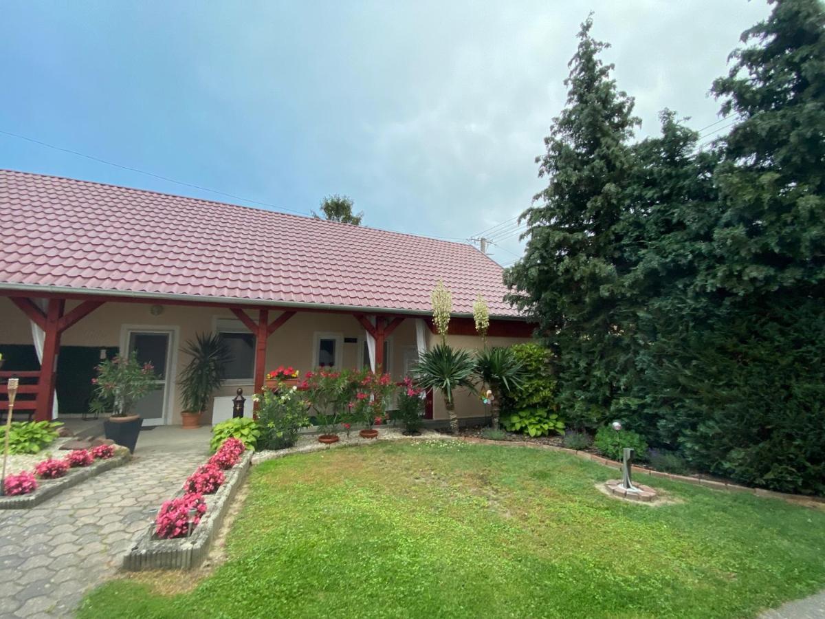 Do-Ti Apartmanhaz Balatonlelle Buitenkant foto